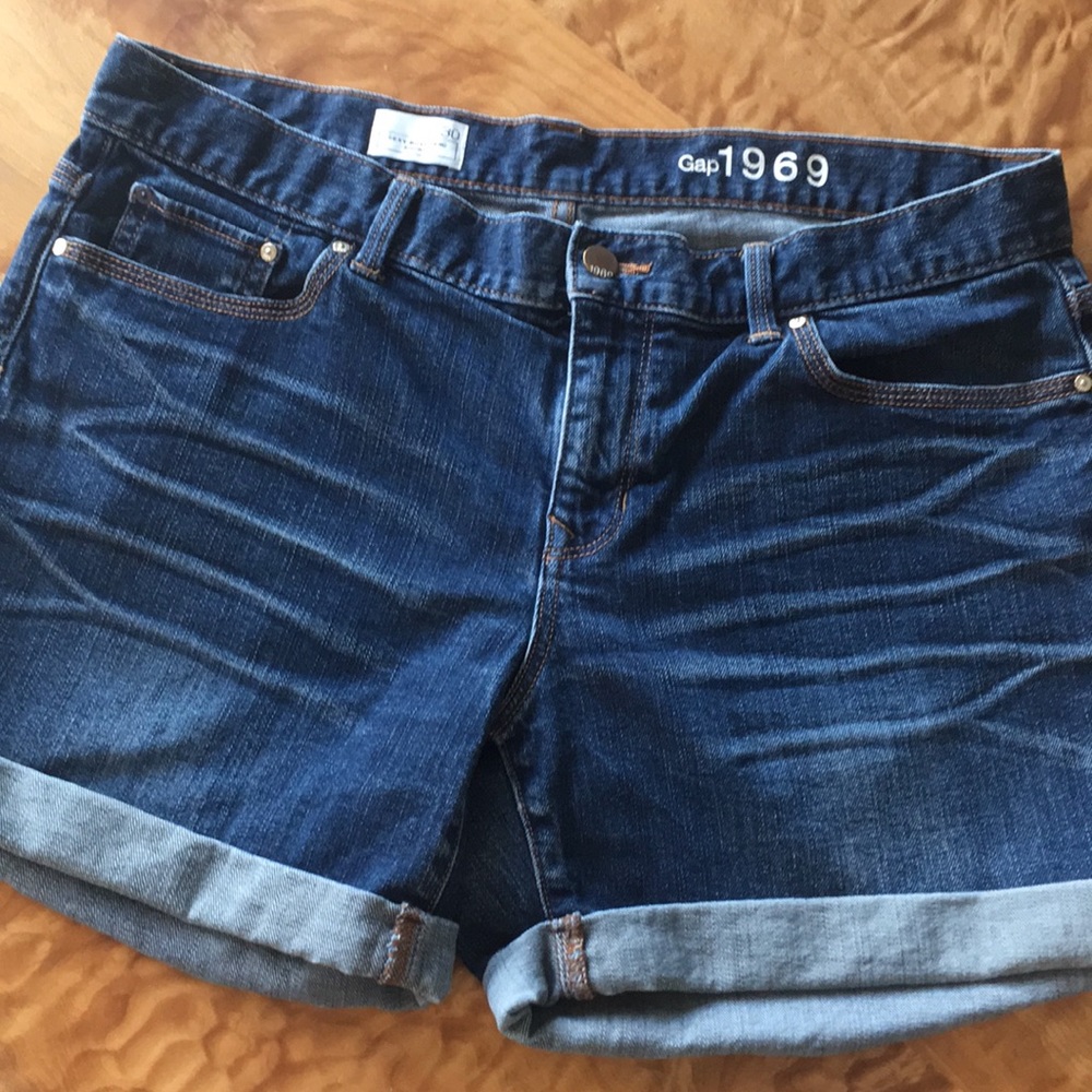 GAP Boyfriend Fit Jean shorts size 10/30